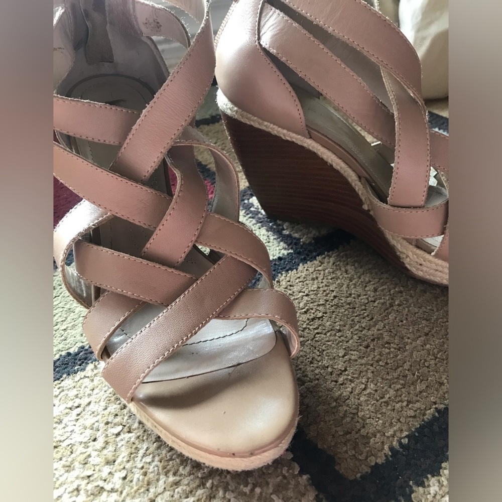 Tahari Wedge Heels. Size 7/‘2 Womens -Used